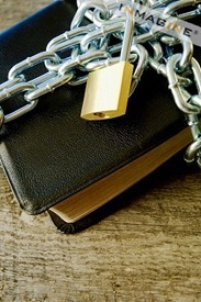 Bible-with-Chain-and-Lock