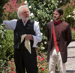 President Snow (Donald Sutherland, left) and Seneca Crane (Wes Bentley, right) in THE HUNGER GAMES.